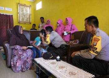 Polres Donggala Serahkan Bingkisan ke Keluarga Anggota Polri yang Gugur