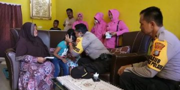 Polres Donggala Serahkan Bingkisan ke Keluarga Anggota Polri yang Gugur